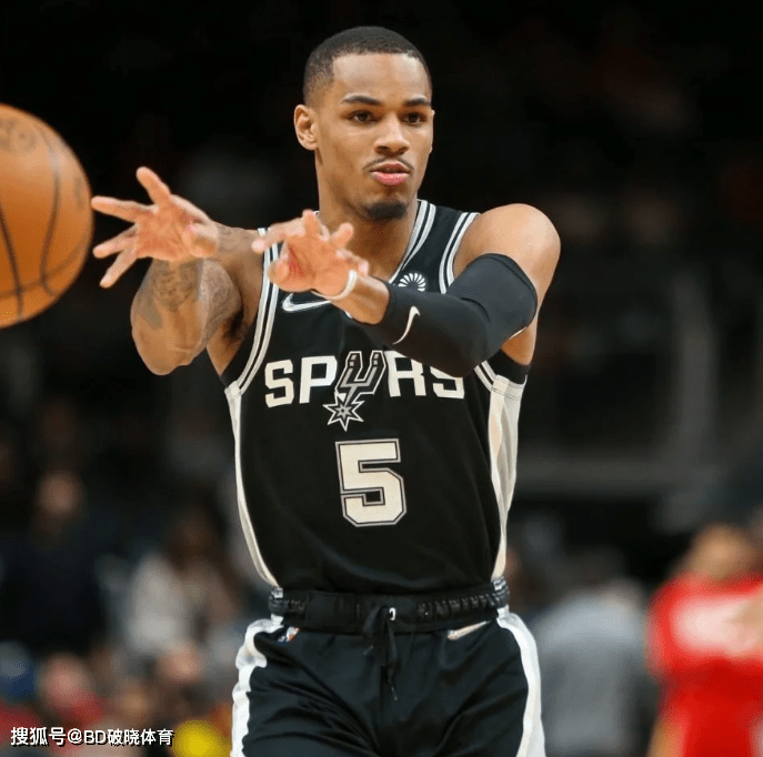 九游旧版游戏下载Rookie在SKT比赛中出色防守拉齐奥篮板制胜备战CBA季后赛，这操作让人直呼：东契奇关键时刻失利的简单介绍