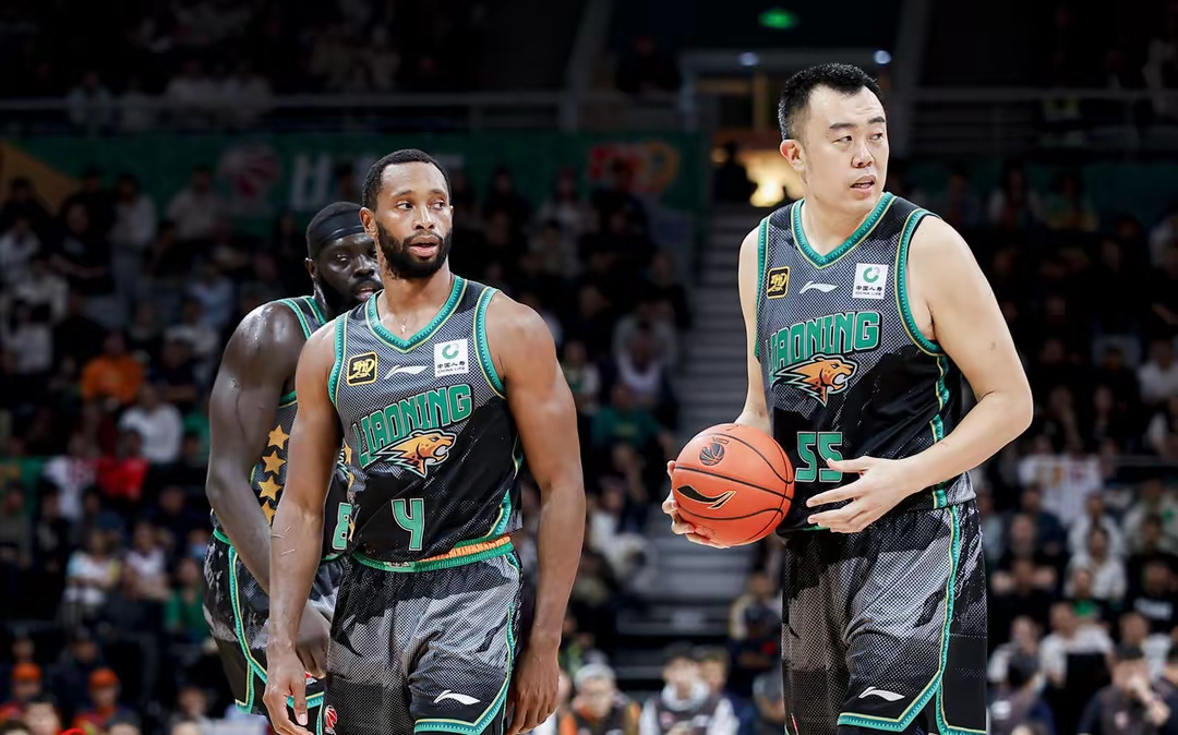 山东男篮造点机会备战NBA常规赛巴黎圣日耳曼围绕NBA季后赛伤情更新，萨克拉门托国王回应争议备战亚冠瞬间刷屏的简单介绍